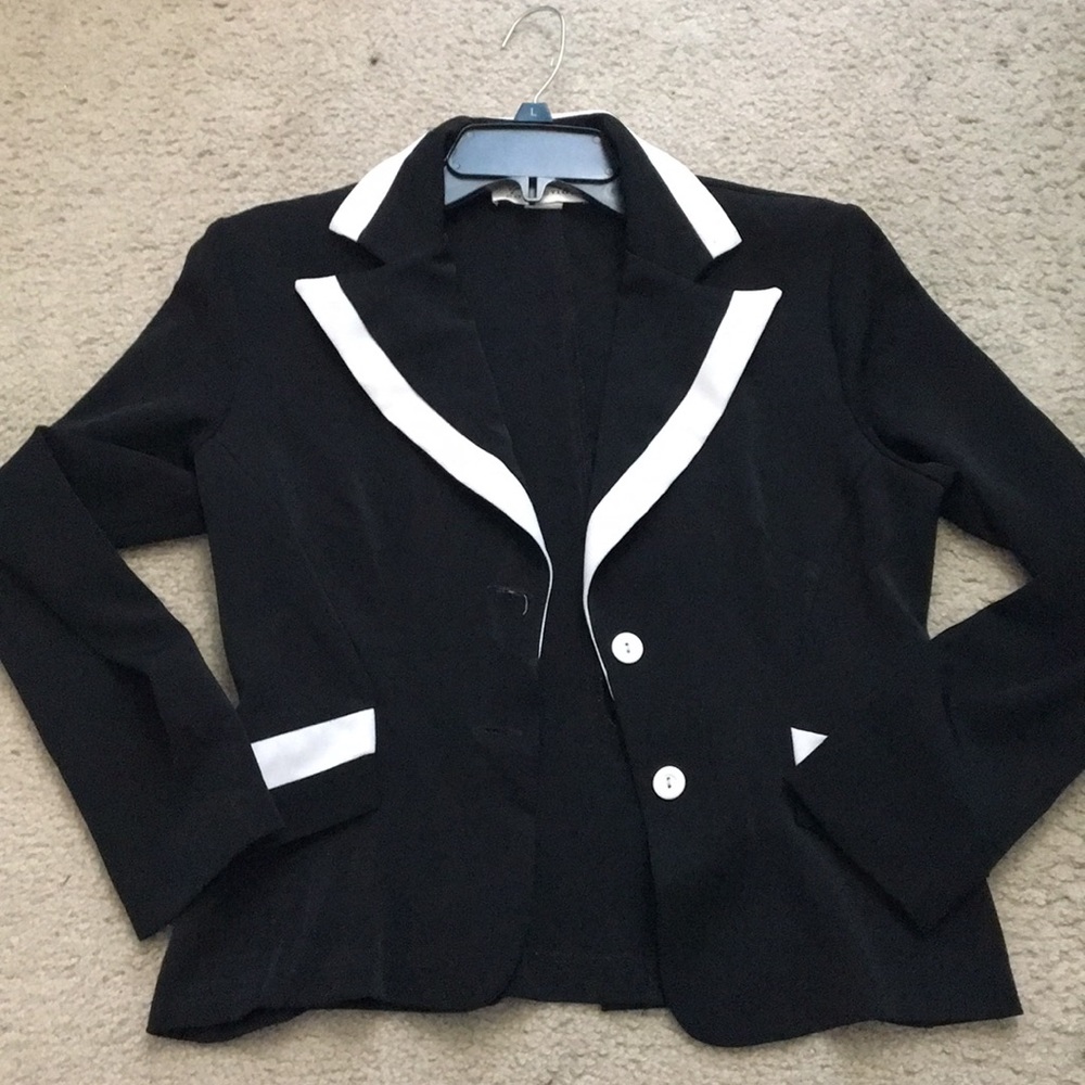 Junior’s Black and White Blazer